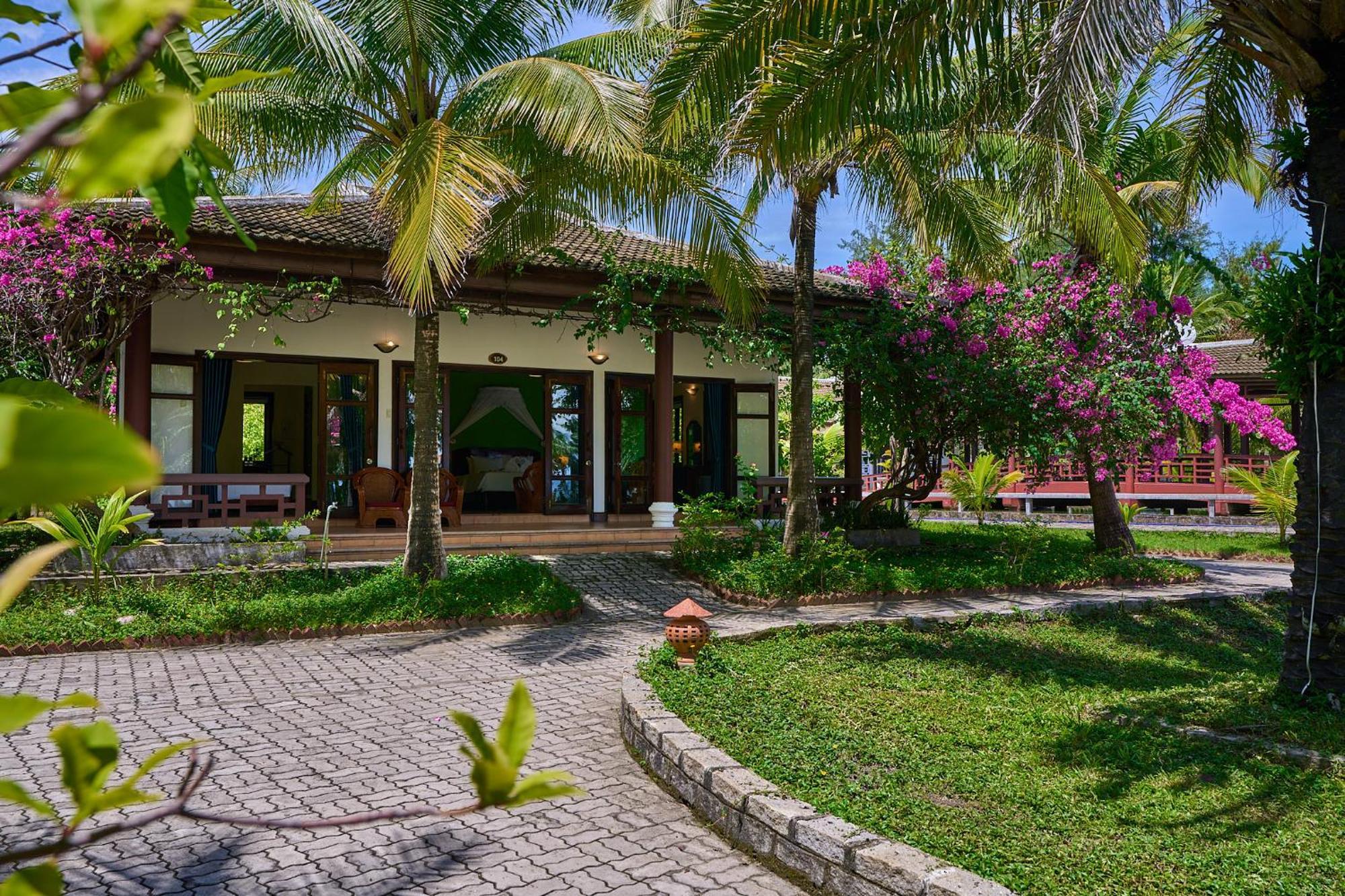 Lang Co Beach Resort Exterior photo