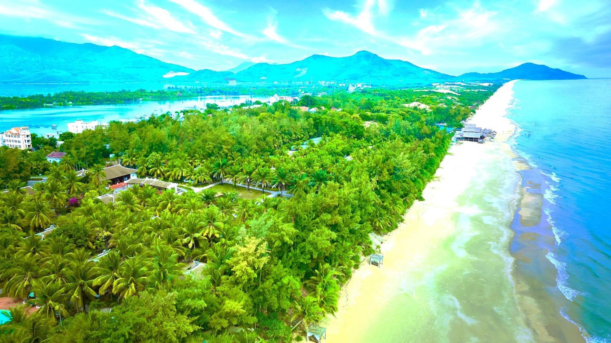 Lang Co Beach Resort Exterior photo