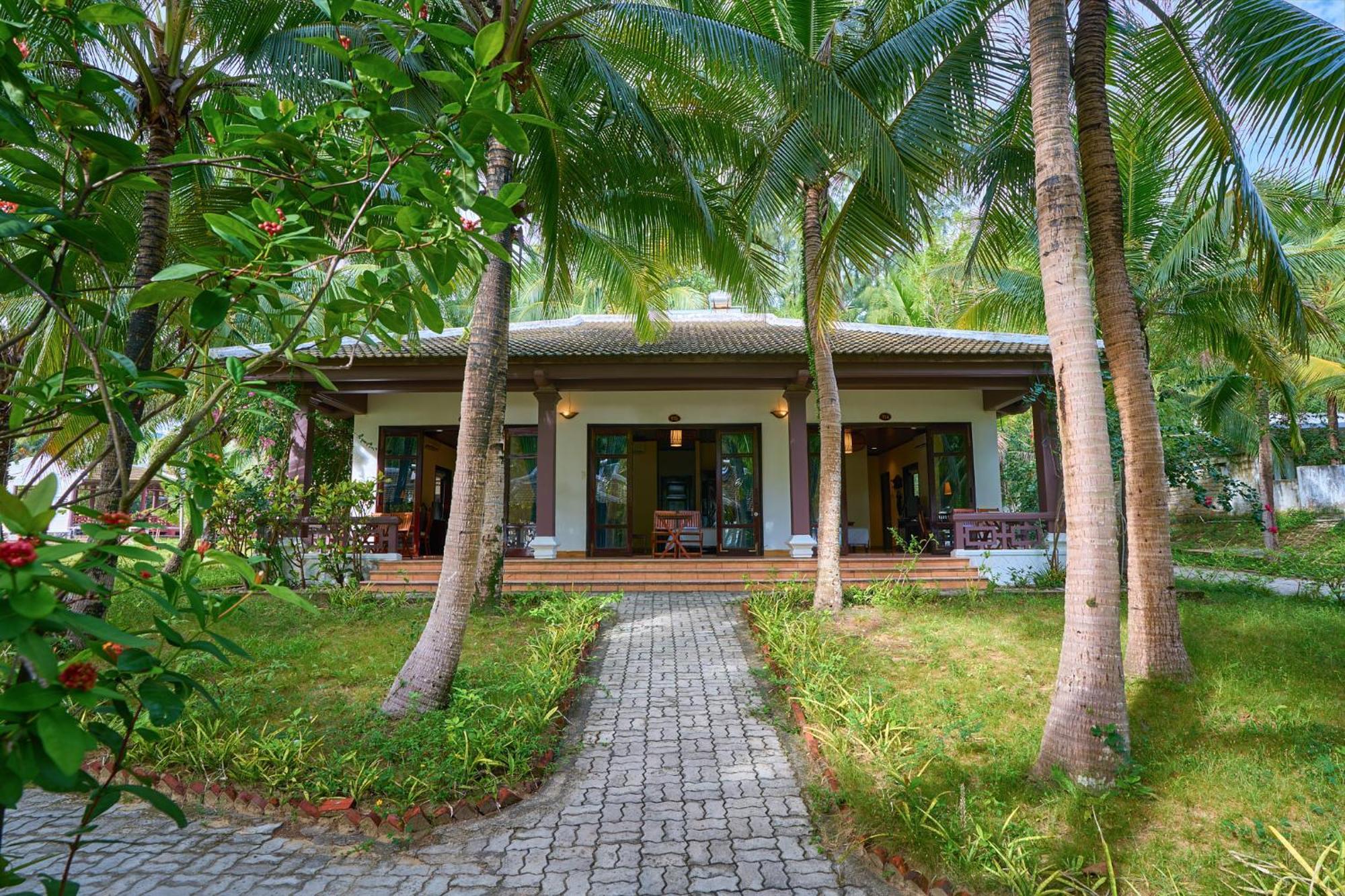 Lang Co Beach Resort Exterior photo